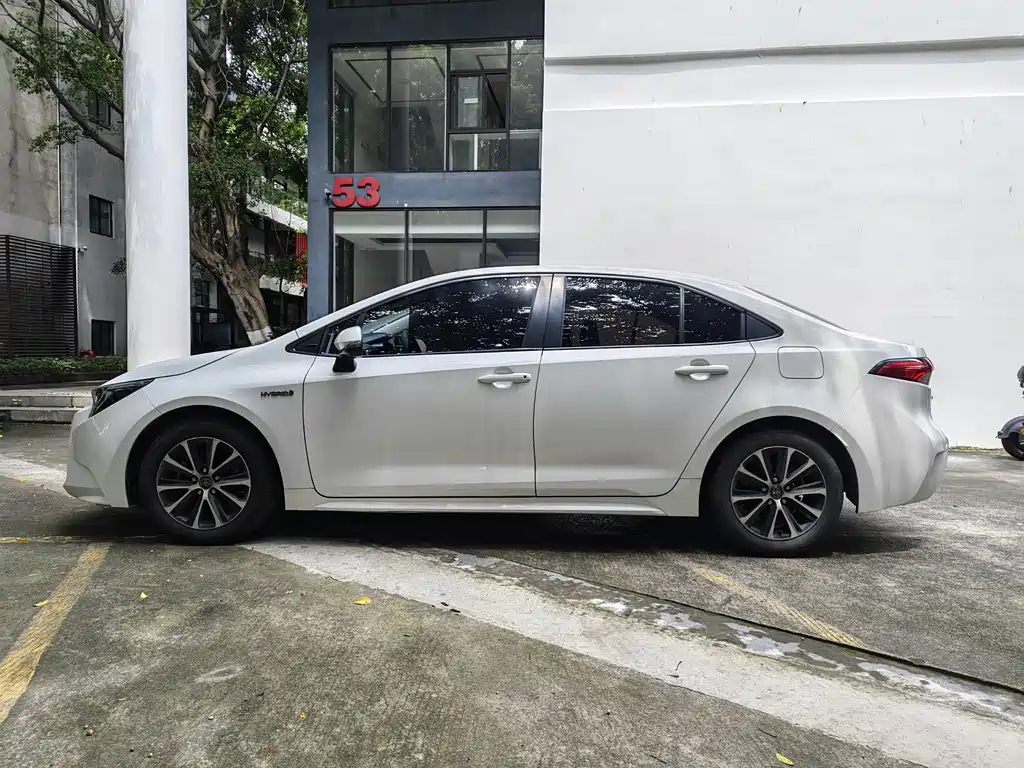 Levin Smart e-Hybrid Dual Engine 1.8 L Leading
