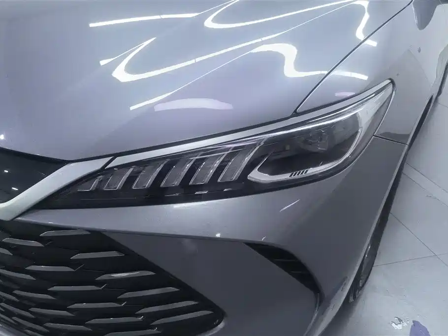 Qin PLUS DM-i Smart Drive 55 KM Leading