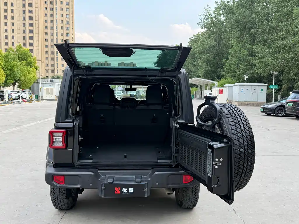 Wrangler 2.0 T Sahara 4-door