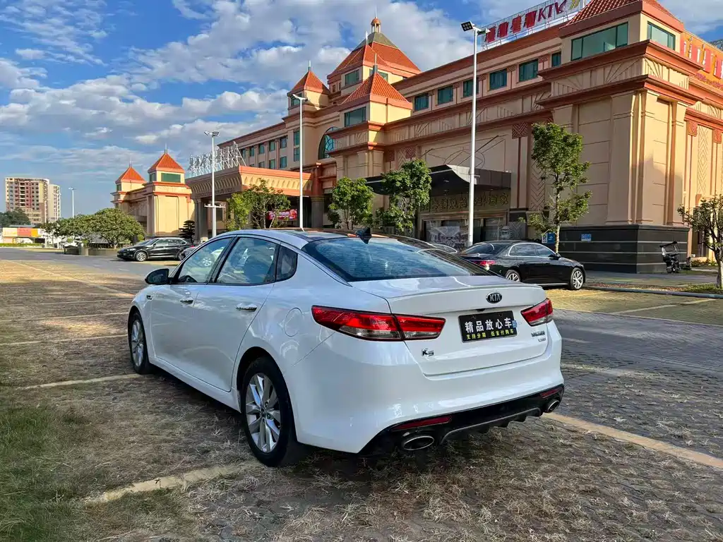Kia K5 1.6 T Auto LUX