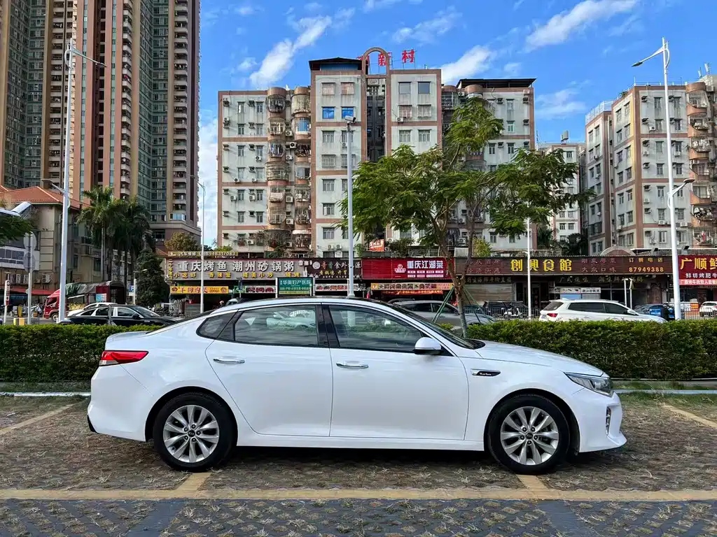 Kia K5 1.6 T Auto LUX