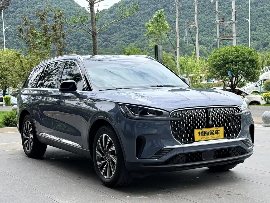 Aviator 3.0 T V6 4 WD Noble Elegant 6-seat