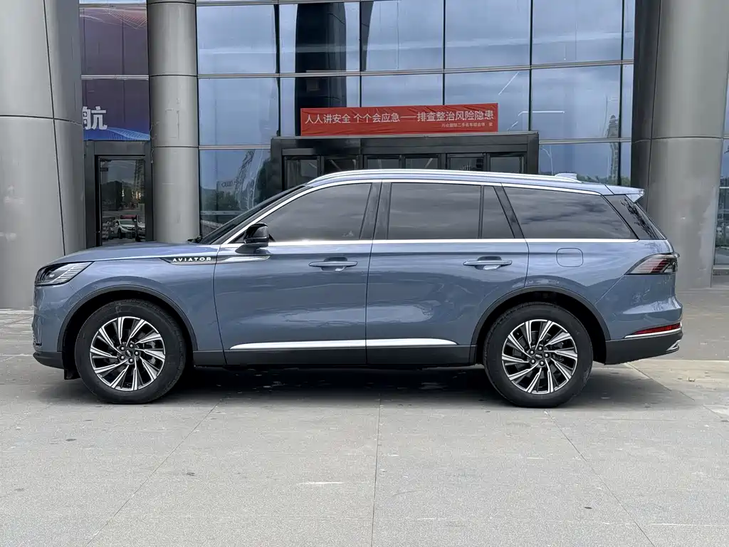 Aviator 3.0 T V6 4 WD Noble Elegant 6-seat