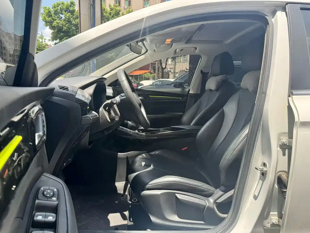 Roewe i5 1.5 L CVT Diamond