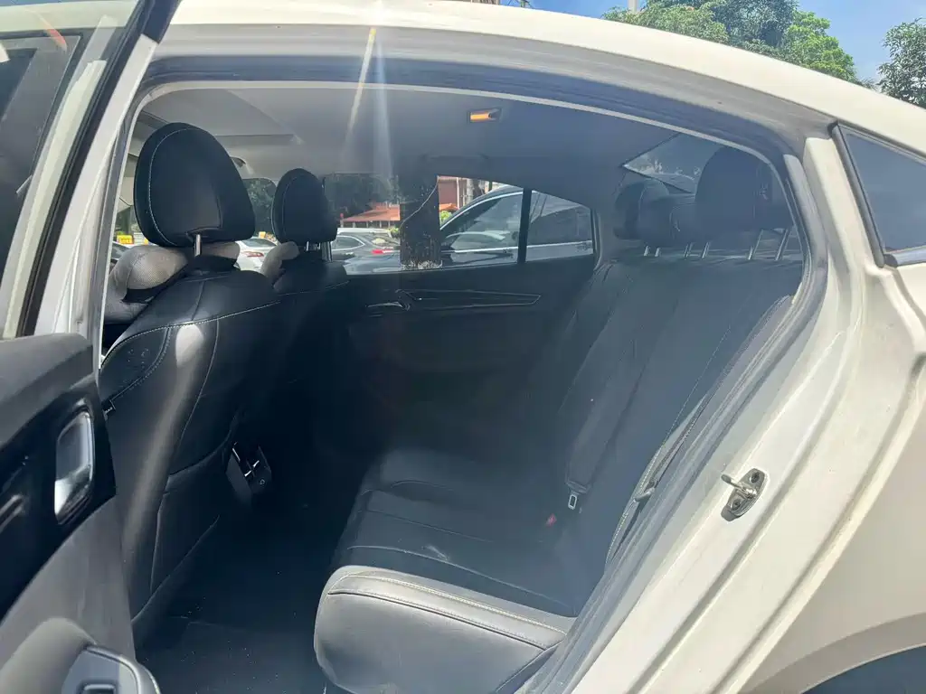 Roewe i5 1.5 L CVT Diamond