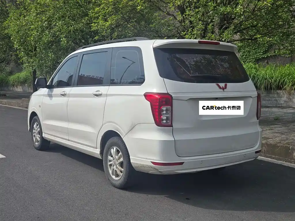 Wuling Hongguang 1.5 L S Comfort L2 B