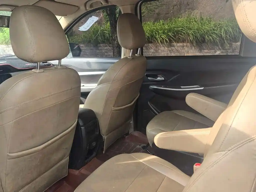 Wuling Hongguang 1.5 L S Comfort L2 B
