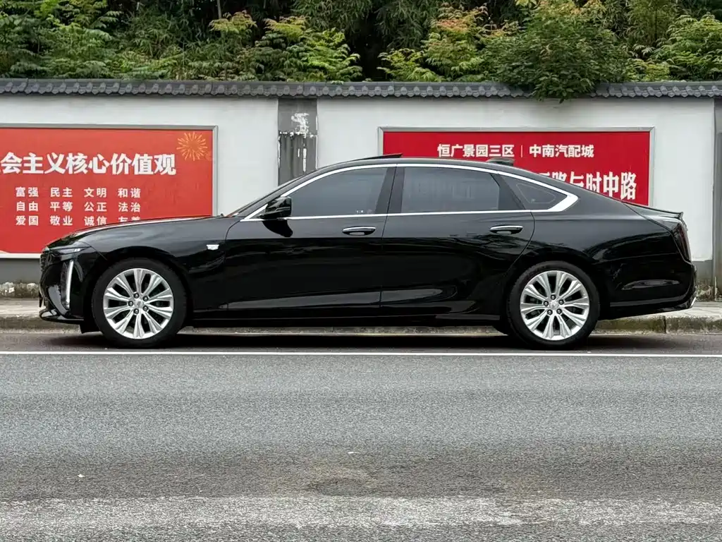 Cadillac CT6 28 T Distinguished