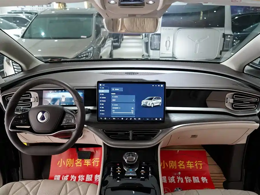 Denza D9 DM-i 970 Luxury