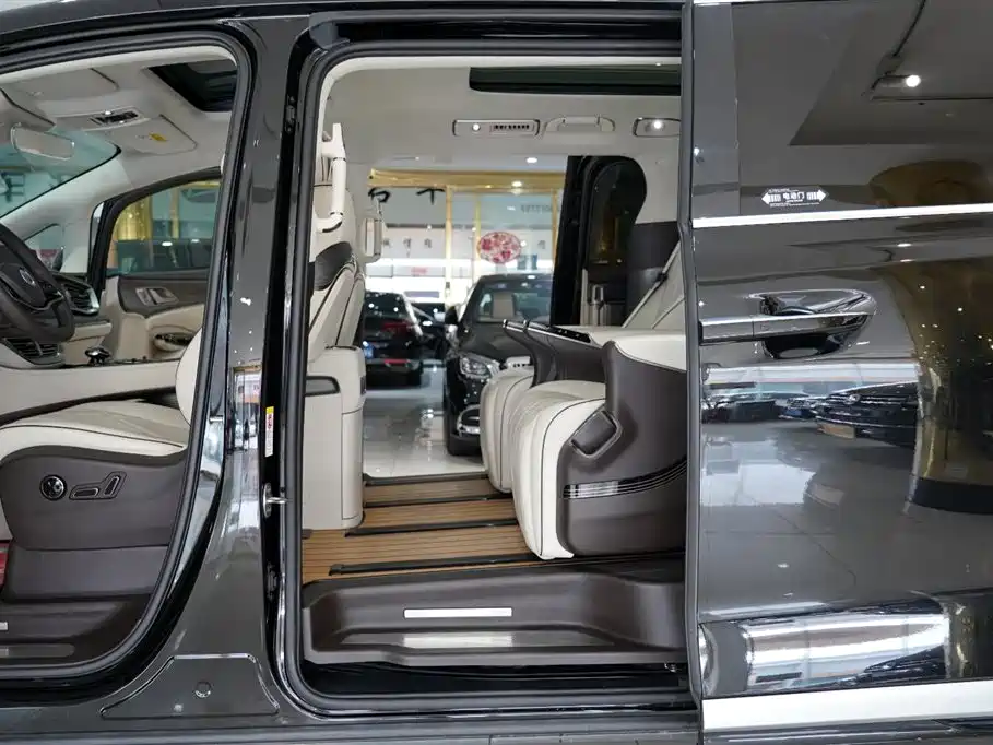 Denza D9 DM-i 970 Luxury