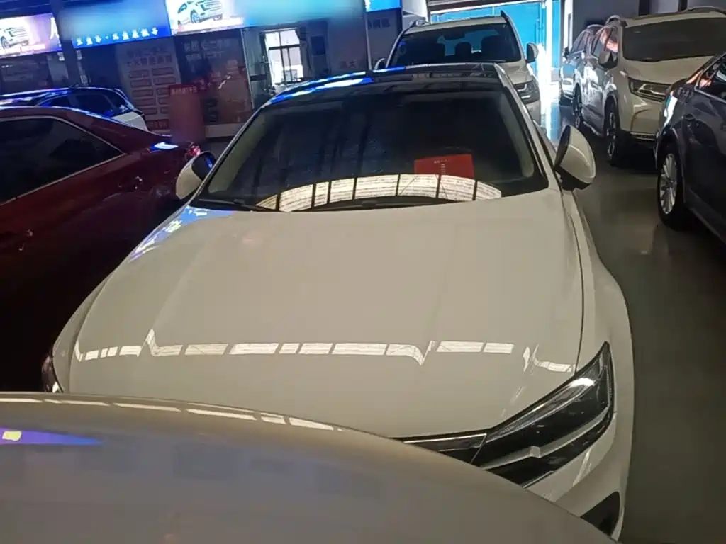 Lamando 230 TSI DSG Style