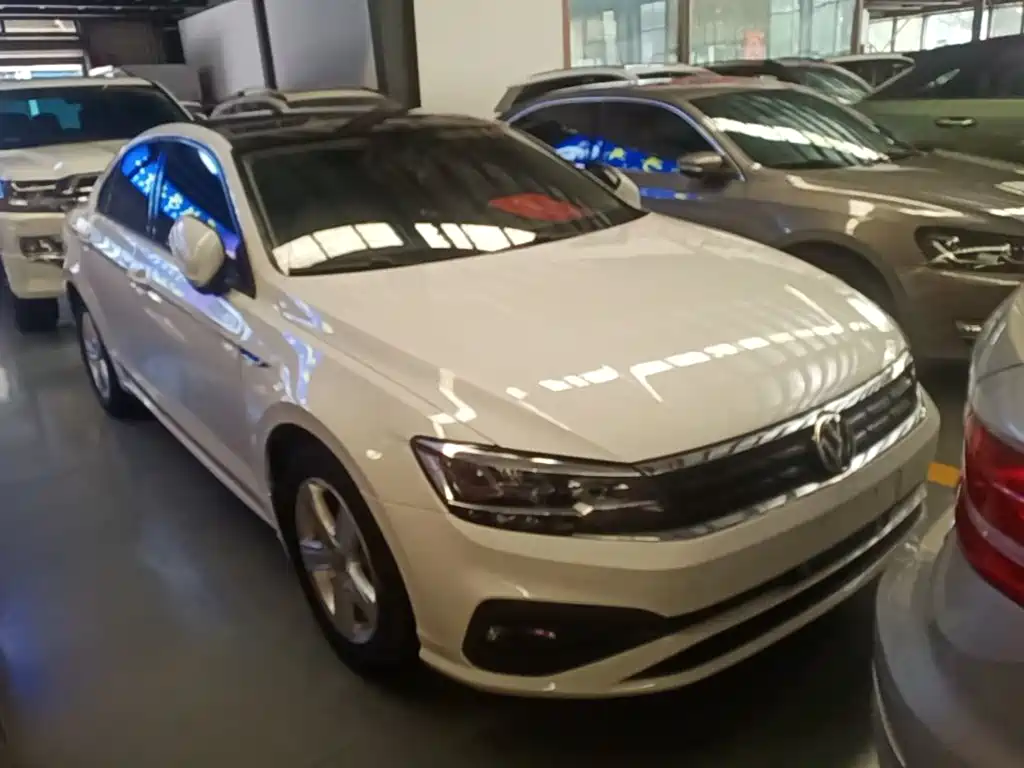 Lamando 230 TSI DSG Style