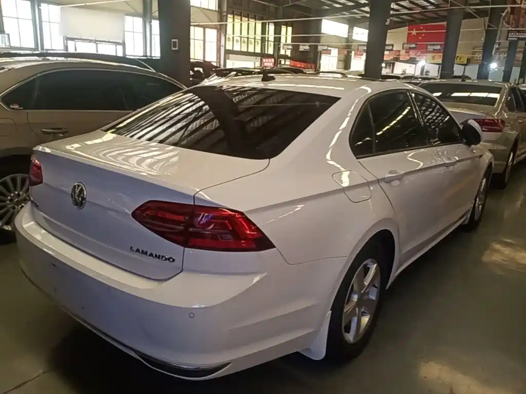 Lamando 230 TSI DSG Style