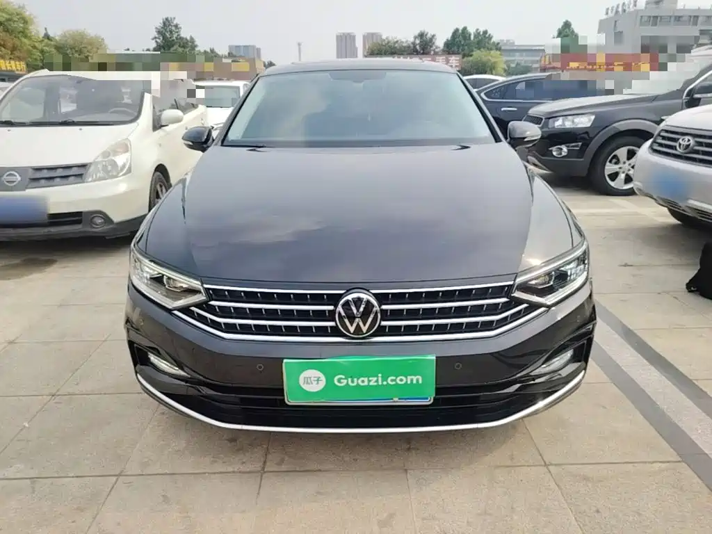 Magotan 200 10 K Commemorative 330 TSI DSG Leading