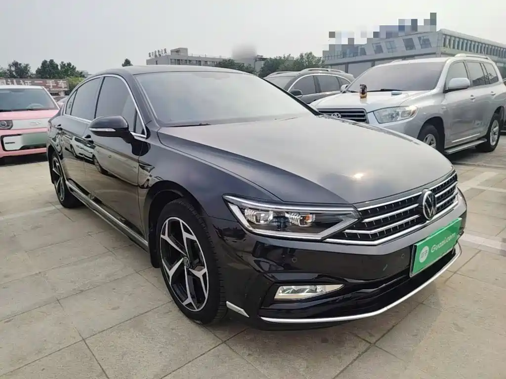 Magotan 200 10 K Commemorative 330 TSI DSG Leading