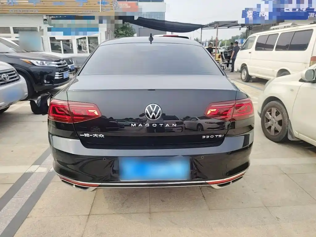 Magotan 200 10 K Commemorative 330 TSI DSG Leading