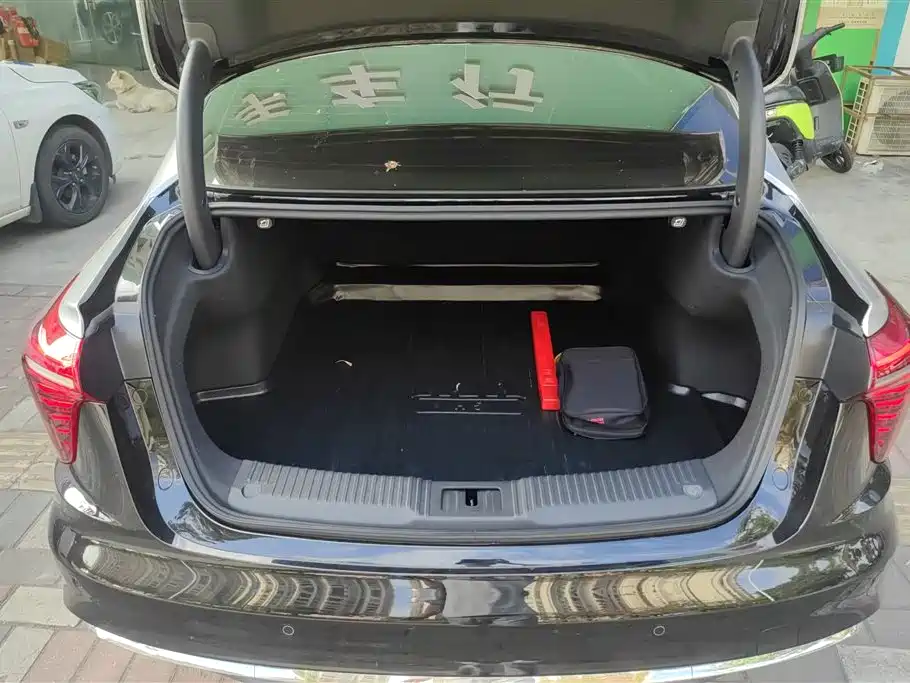 Hongqi H5 2.0 T Auto Flagship Smooth