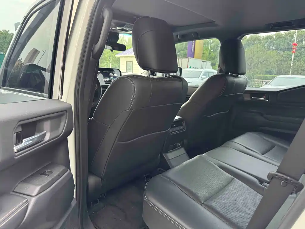 Prado 2.4 T Cross BX 5-seat