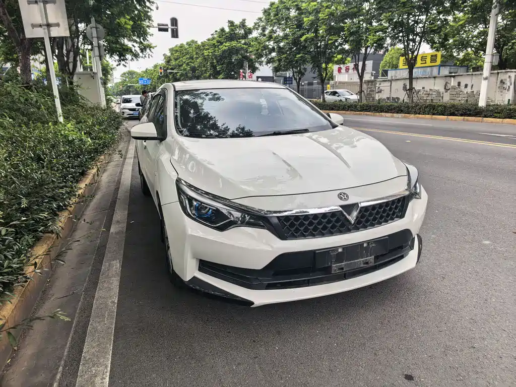 Venucia D60 1.6 L XE CVT Smooth Travel