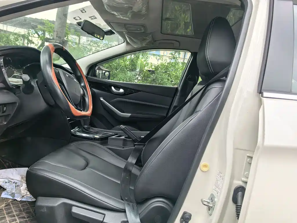 Venucia D60 1.6 L XE CVT Smooth Travel