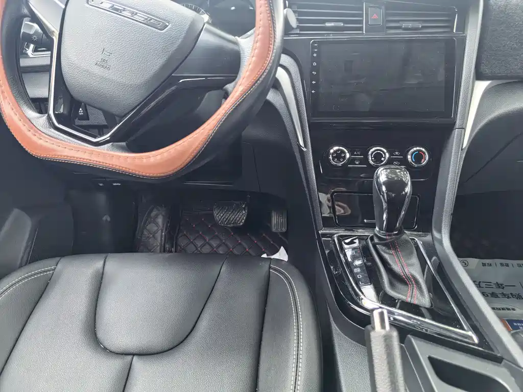 Venucia D60 1.6 L XE CVT Smooth Travel