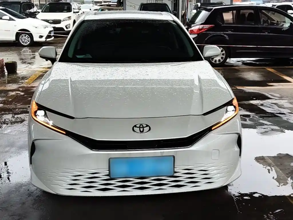 Camry 凯美瑞 2026款 双擎 2.0 HGVP 豪华版
