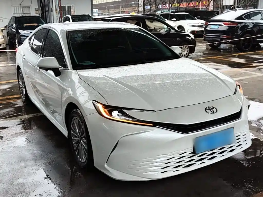 Camry 凯美瑞 2026款 双擎 2.0 HGVP 豪华版