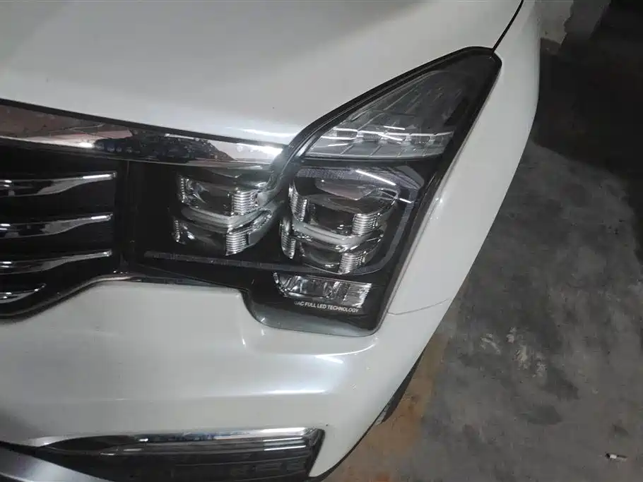 GAC Trumpchi GS8 320 T 2 WD Luxury Connected (7-seat)