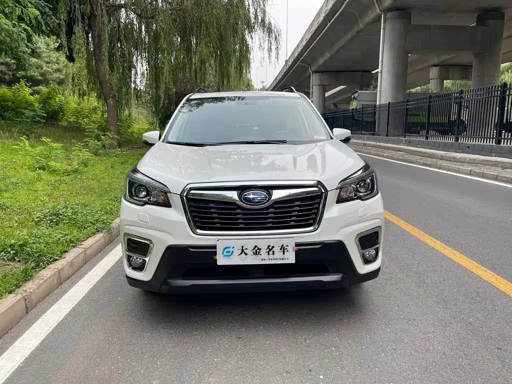 Forester 2.0 i Luxury EyeSight