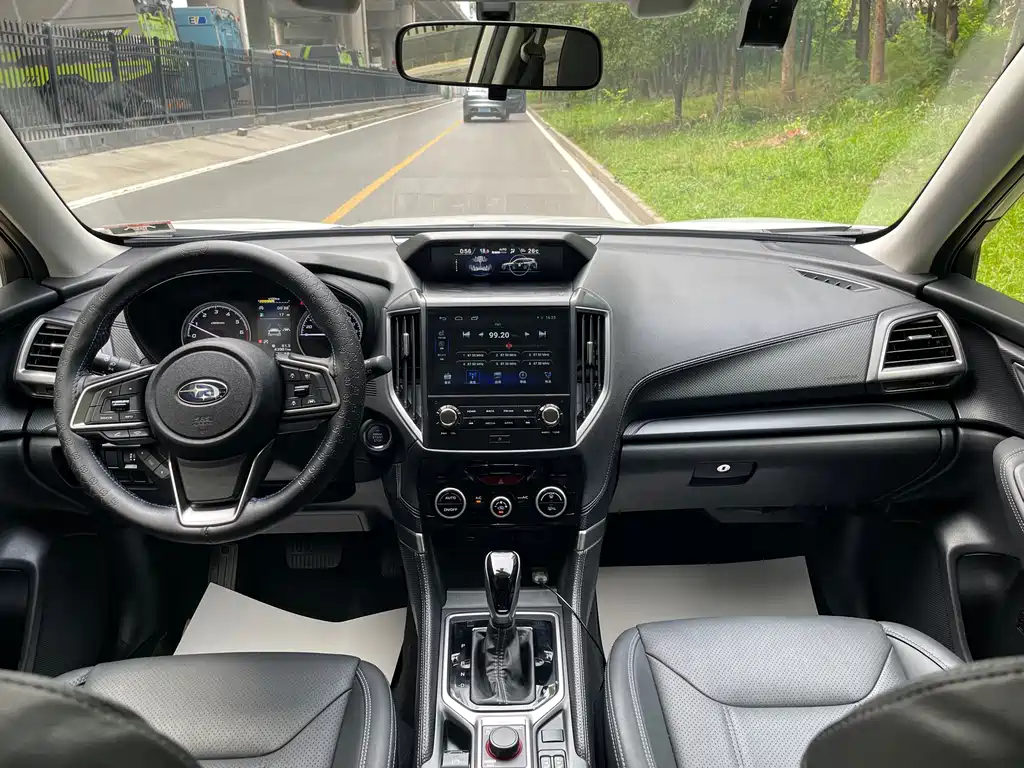 Forester 2.0 i Luxury EyeSight