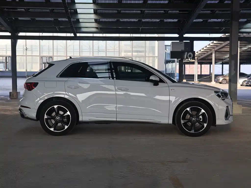 Audi Q3 35 TFSI Fashion Dynamic (1.4 T)