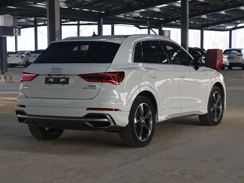 Audi Q3 35 TFSI Fashion Dynamic (1.4 T)