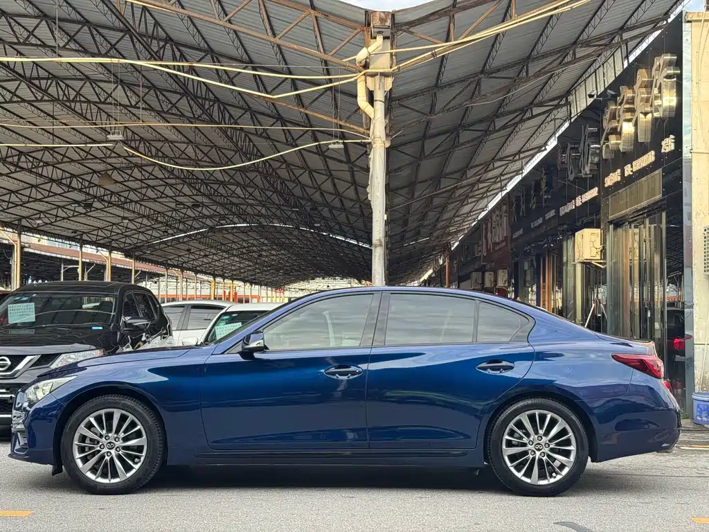Infiniti Q50 L 2.0 T Progressive Enjoyment CN-VI