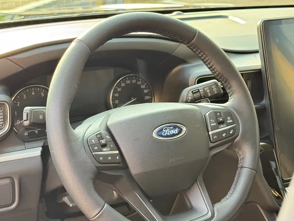 Explorer EcoBoost 285 4 WD Style 6-seat