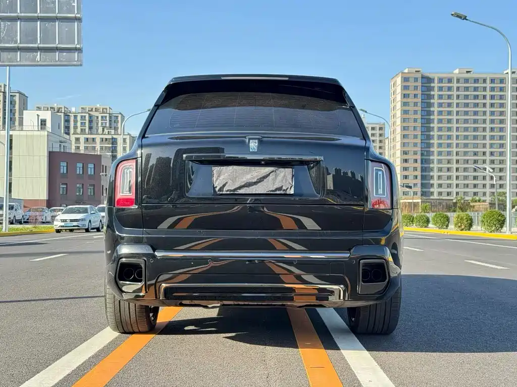 Cullinan Black Badge