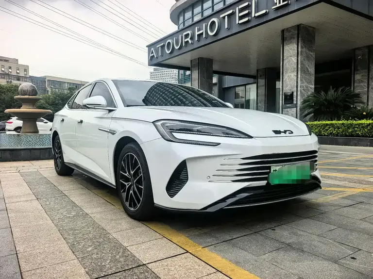BYD Seal DM-i 1.5 L 121 km Luxury