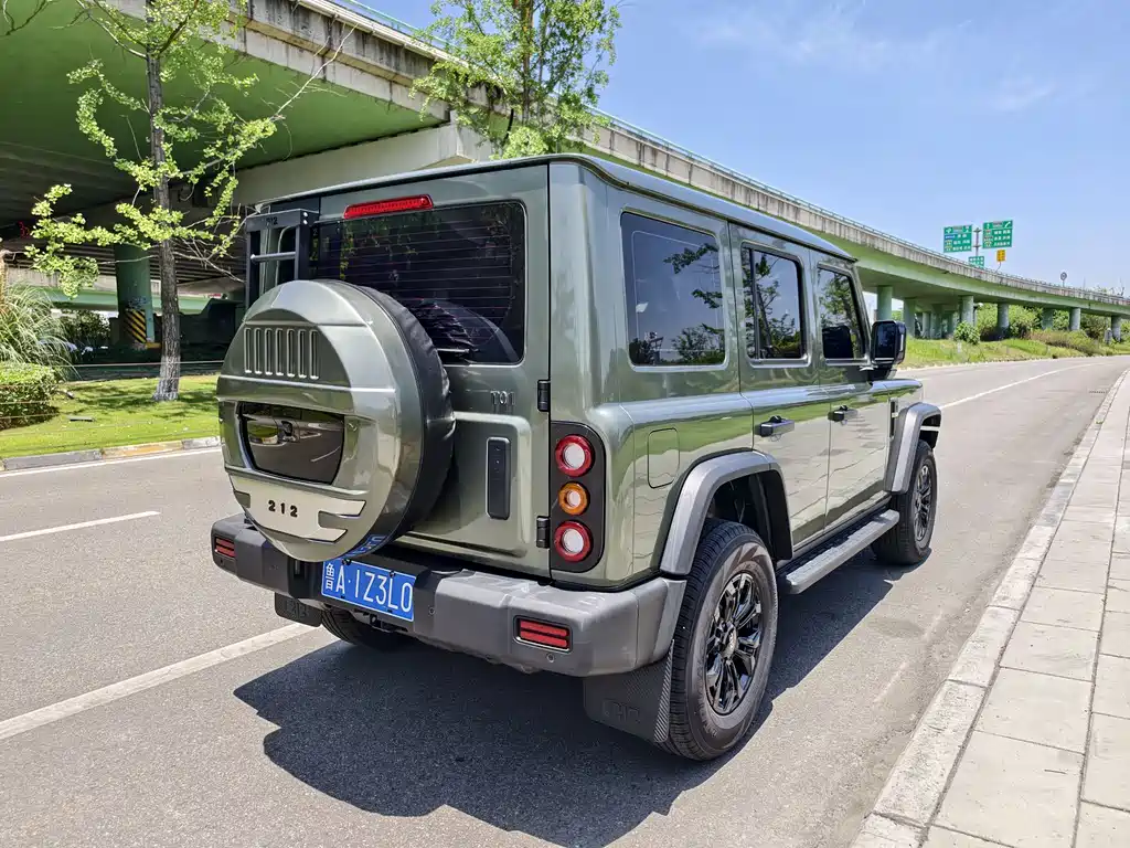 212 T01 212 T01 2026款 2.0 T 机械师
