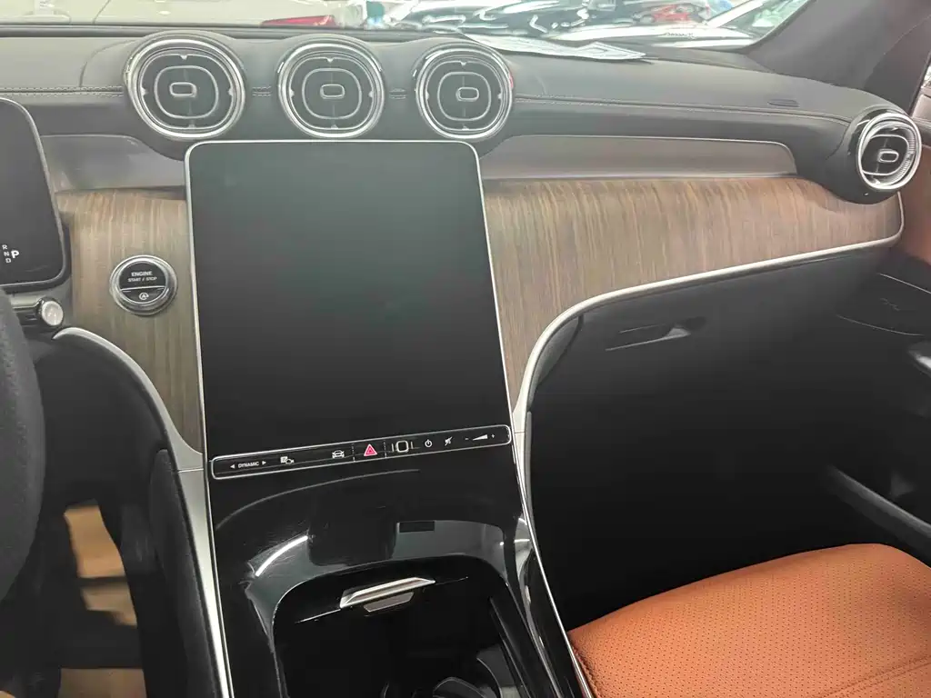 Mercedes-Benz GLC Facelift GLC 300 L 4 MATIC Dynamic 5-seat