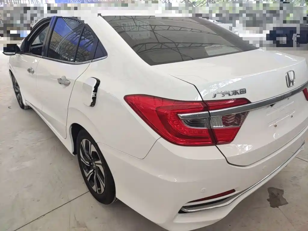 Crider 1.8 L CVT Luxury