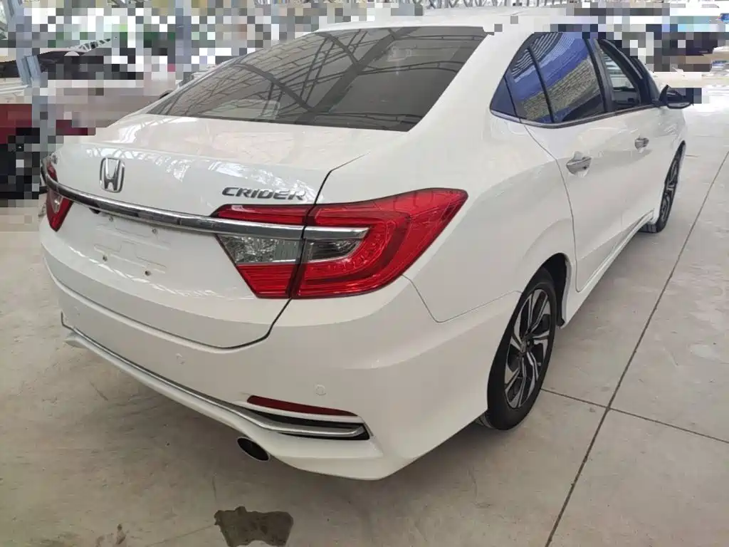 Crider 1.8 L CVT Luxury