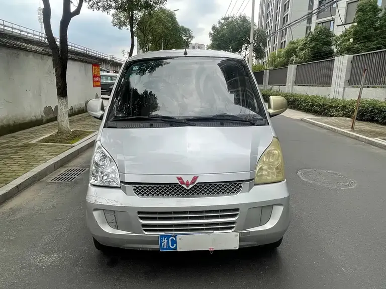 Wuling Rongguang 五菱荣光 2012款 1.5 L加长标准型