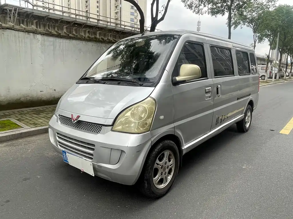 Wuling Rongguang 五菱荣光 2012款 1.5 L加长标准型