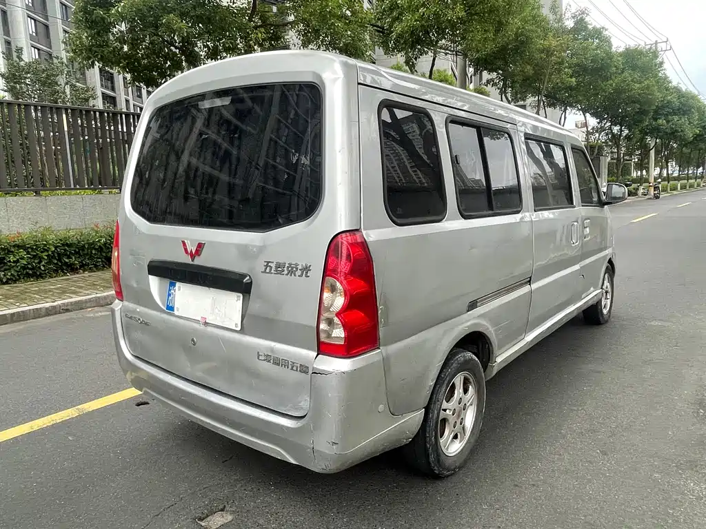 Wuling Rongguang 五菱荣光 2012款 1.5 L加长标准型