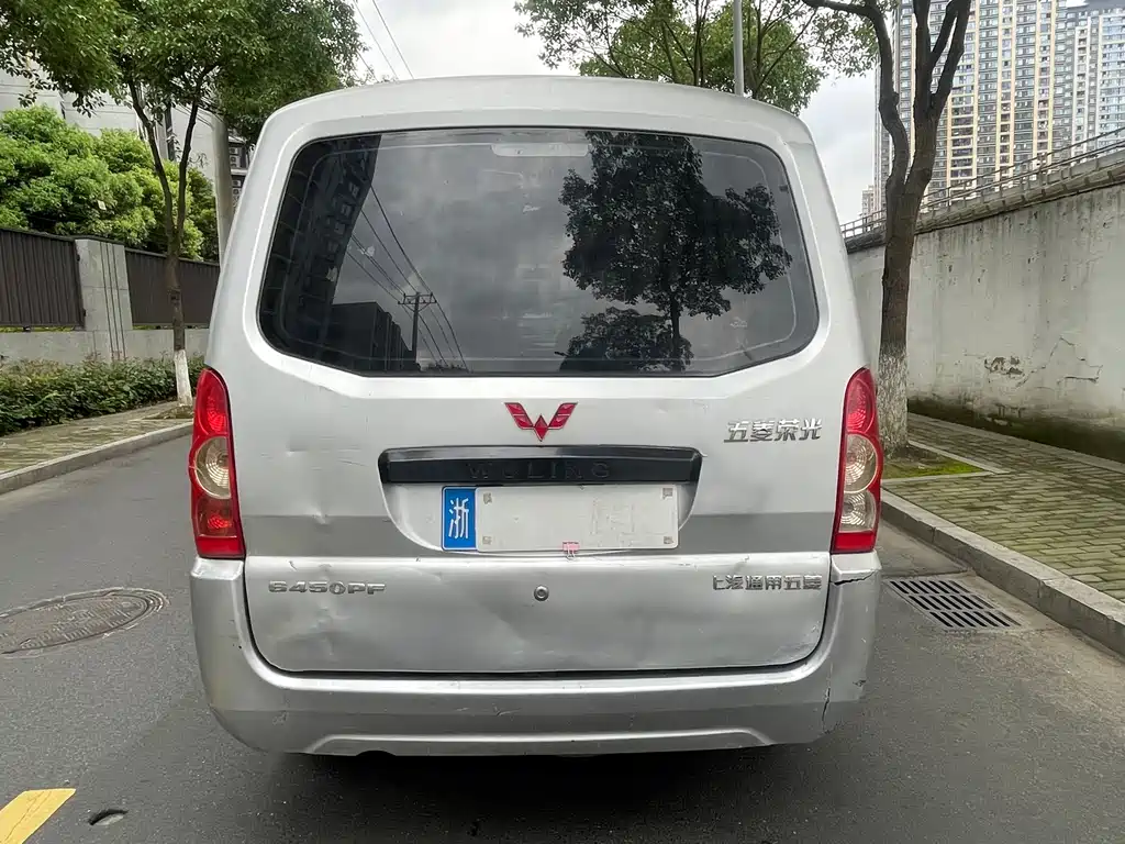 Wuling Rongguang 五菱荣光 2012款 1.5 L加长标准型