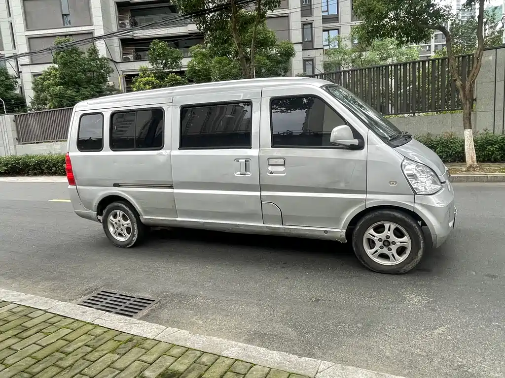 Wuling Rongguang 五菱荣光 2012款 1.5 L加长标准型