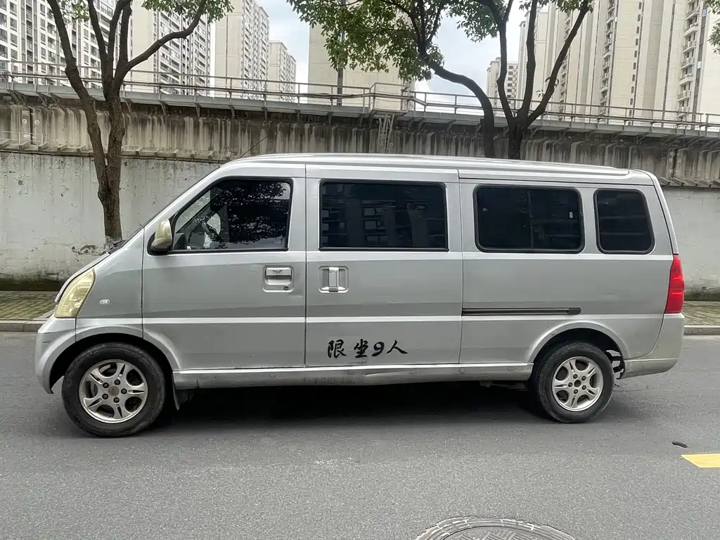 Wuling Rongguang 五菱荣光 2012款 1.5 L加长标准型