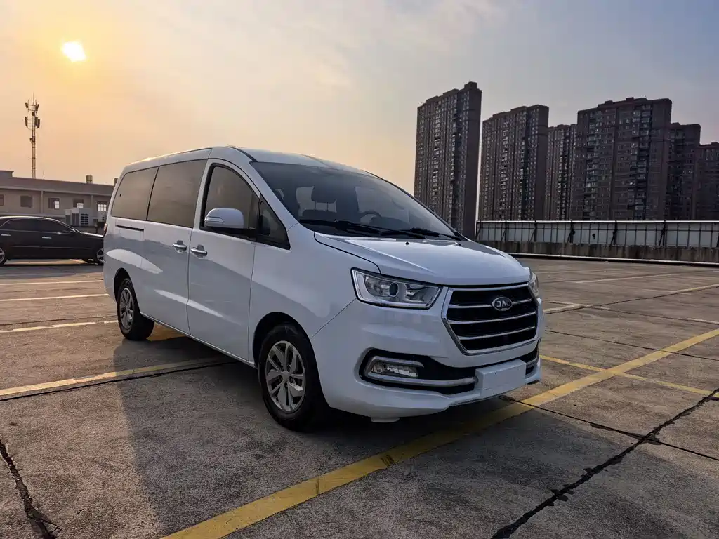Refine M4 Business Travel Series 1.9 T Diesel Manual Comfort