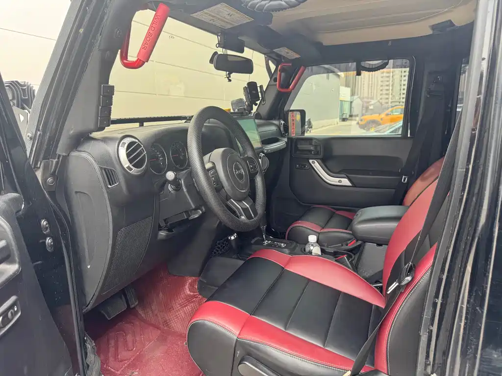 Wrangler 3.6 L Sahara 4-door
