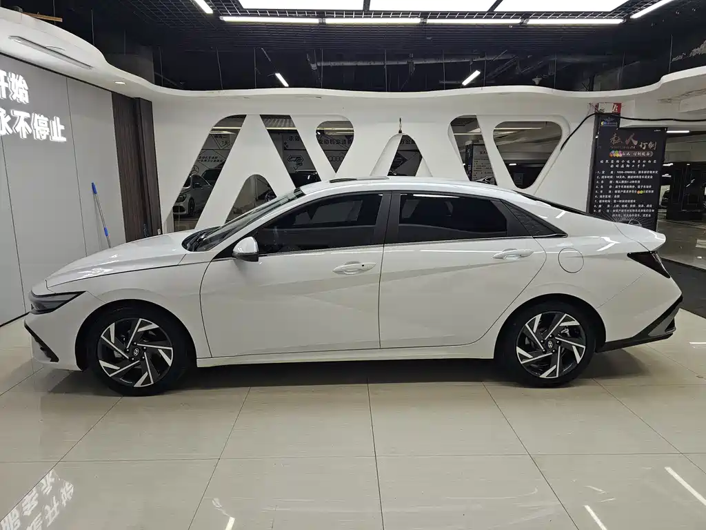 Elantra 1.5 L CVT GLX Elite