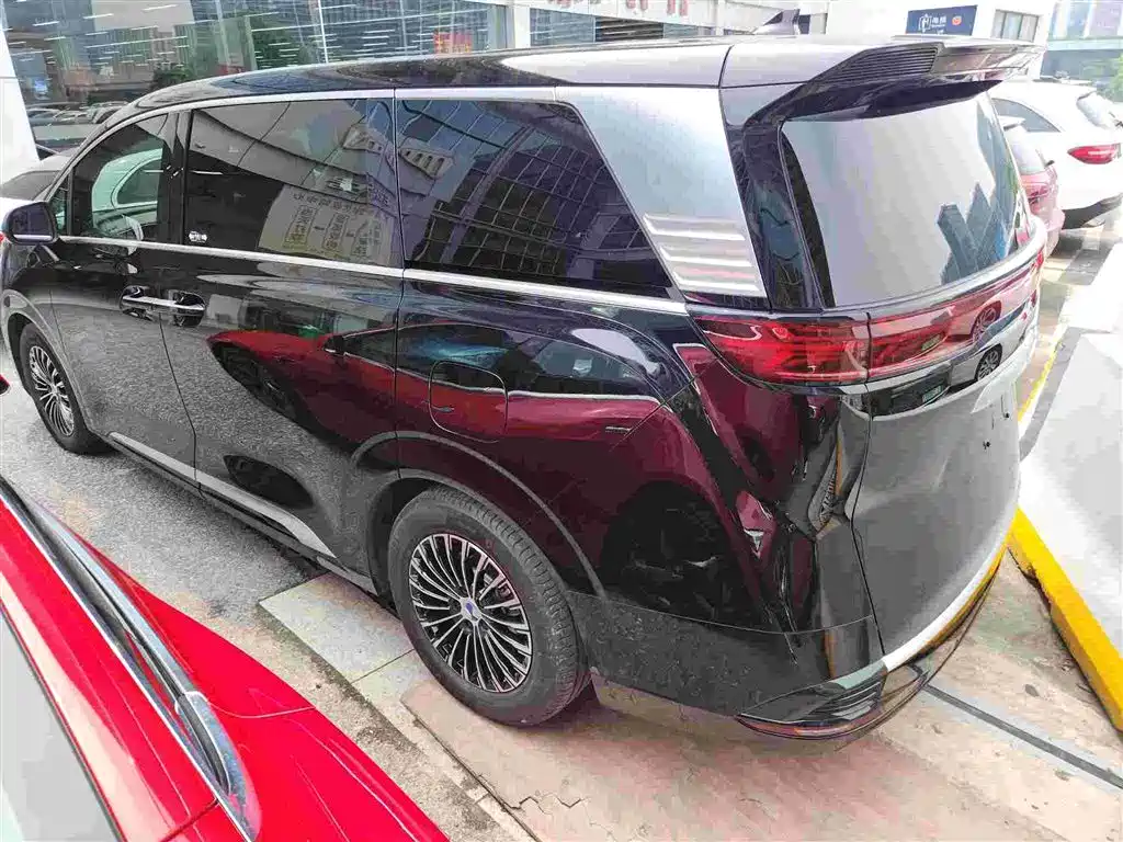 Denza D9 DM-i 970 4 WD Flagship